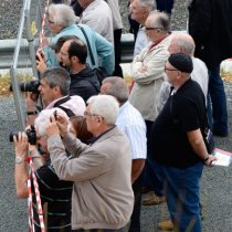public observant les travaux de LGV Tours Bordeaux - LISEA COSEA VINCI - travaux d'équipements ferroviaires - Photographe Alain Montaufier Poitiers